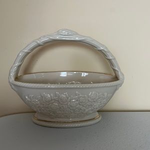 Rose Basket made of Ceramic